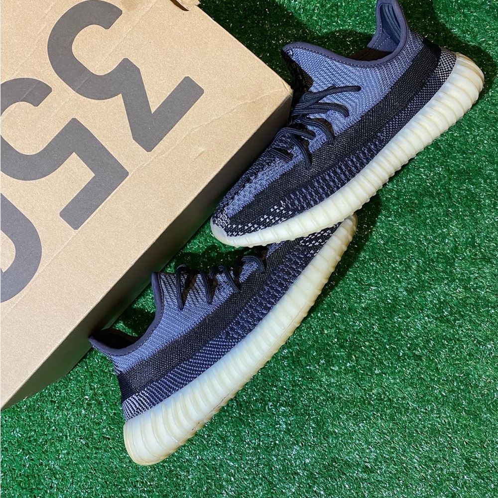 Yeezy 350 V2 ‘Carbon’ FZ5000 Size 9.5
